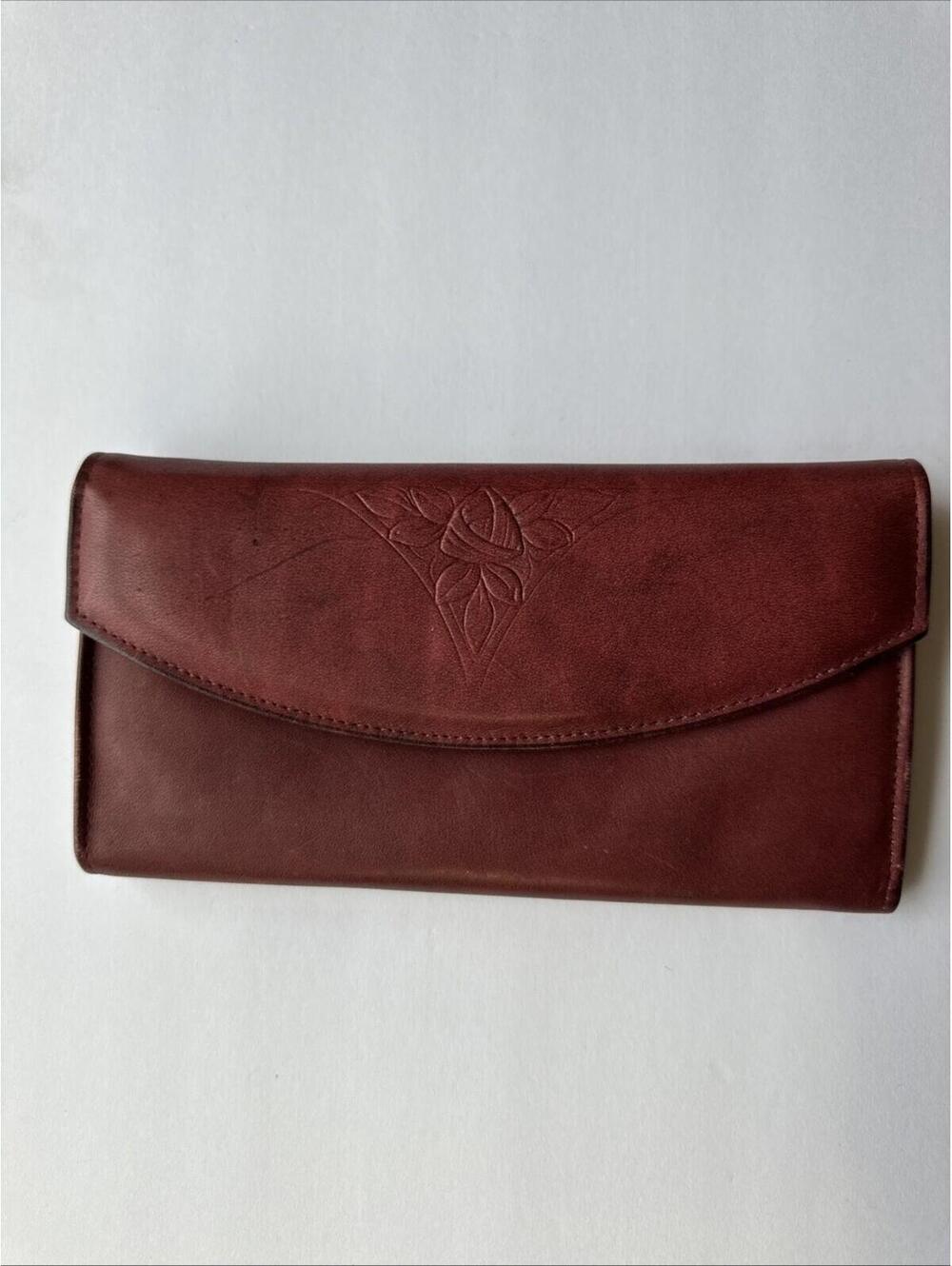 1980’s vintage Rolfs cowhide leather women's clutch wallet.